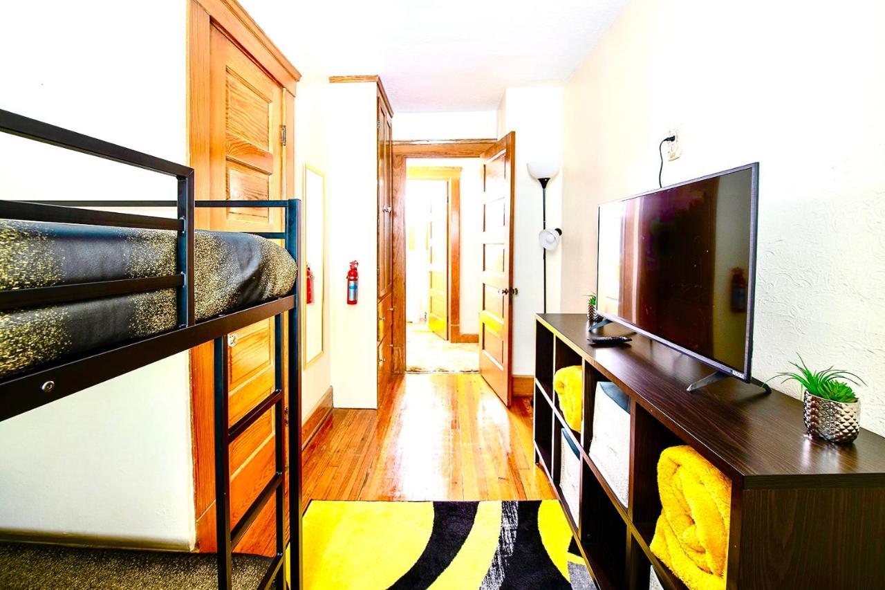 The Amber Retreat - Brooklyn Centre Comfort - Charming Space For Families, Couples & Business Travelers Near Downtown - With 300Mb Wifi, Parking & Self Check-In Cleveland Exterior foto